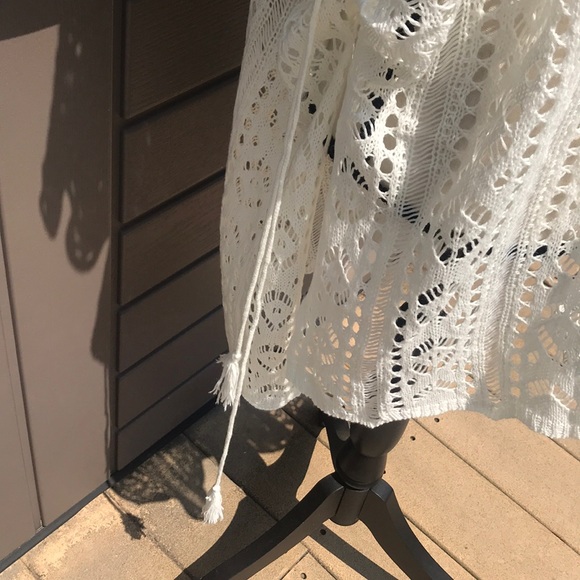 Beautiful ivory beach cover up new with out tags - Picture 5 of 6